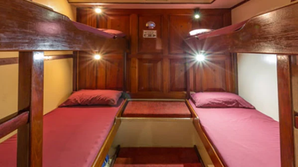 A four-share cabin with bunk beds